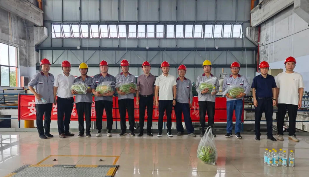 百乐博blb环保党委副书记、总经理周宇峰一行到山东中茂发展“夏季高温送清冷”慰问活动